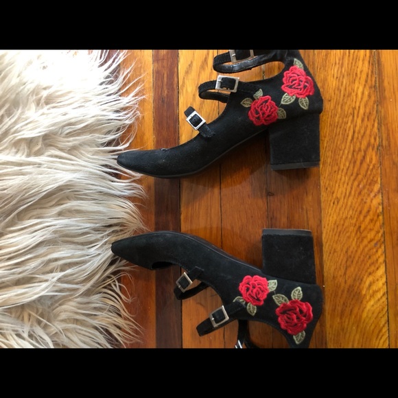 Steve Madden Mary Janes with Flower Detail - Picture 5 of 5